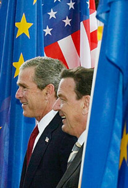 George W. Bush y Gerhard Schröder, ayer, en la cancillería de Berlín.