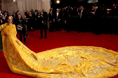 El vestido de Rihanna en la gala MET, uno de los virales de 2015