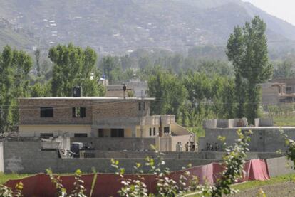 Vista general del complejo (rodeado por un muro protegido con una alambrada de espino) donde las fuerzas estadounidenses han matado al líder de la red terrorista Al Qaeda, Osama Bin Laden, en la localidad de Abbotabad.