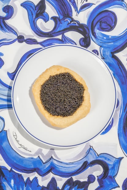 Muntanara, mantequilla y caviar, del restaurante La Cabane, en una imagen proporcionada por el establecimiento.