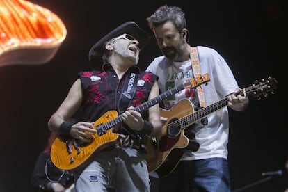 Pau Donés (a la dreta), en moment de la seva actuació a Vivo Latino a Ciutat de Mèxic, el 2017.