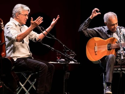 Caetano Veloso e Gilberto Gil, durante show.