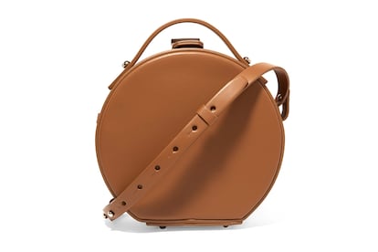 Bolso redondo de Nico Giani, disponible en tres colores en Net-a-porter (420 euros).