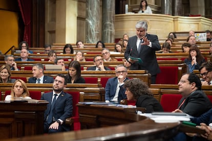 Albert Batet, presidente del grupo de Junts per Catalunya, durante la sesión de control al president Pere Aragonès.