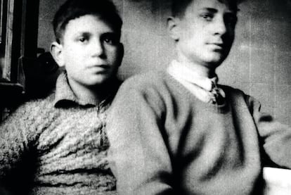 Jorge Semprún, de adolescente, con su hermano Gonzalo.
