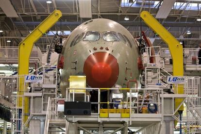 Un avi&oacute;n en construcci&oacute;n en la f&aacute;brica de EADS en Toulouse (Francia).
 