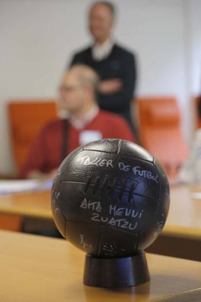 Detalle de un balón antiguo.