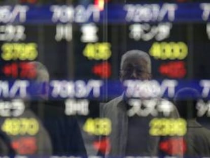 El Nikkei cayó 100,72 puntos, un 0,65 por ciento, hasta los 15.414,52 puntos. EFE/Archivo