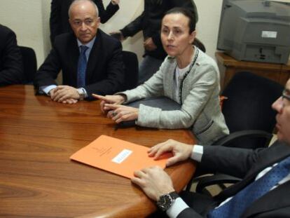 La presidenta del TSJ, el consejero y el presidente de la Audiencia reunidos en Alicante. 