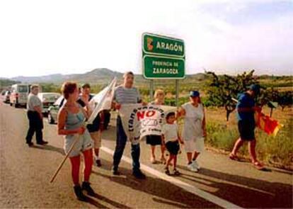 La marcha azul, al entrar en la comunidad autónoma de Aragón.