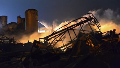 Vista de los escombros tras registrarse una explosi&oacute;n en una planta de fertilizantes en West, Texas.