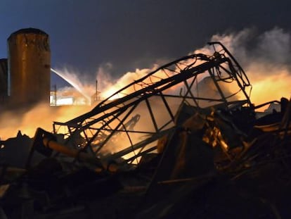 Vista de los escombros tras registrarse una explosi&oacute;n en una planta de fertilizantes en West, Texas.