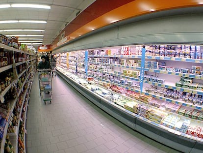 La sección de refrigerados de un supermercado, en Roma. 