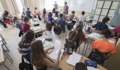 Alumnos del IES Montserrat, del barrio de Sarriá-Sant Gervasi, en Barcelona.