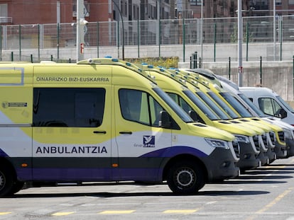 Aparcamiento de ambulancias La Pau en el barrio bilbaíno de Zorroza, el pasado 28 de mayo.