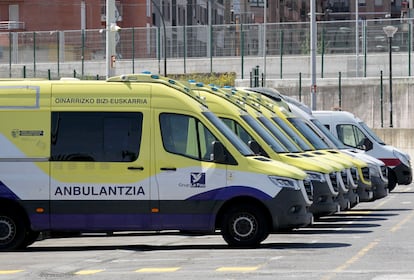 Aparcamiento de ambulancias La Pau en el barrio bilbaíno de Zorroza, el pasado 28 de mayo.