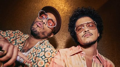 Anderson .Paak y Bruno Mars, en una imagen promocional.