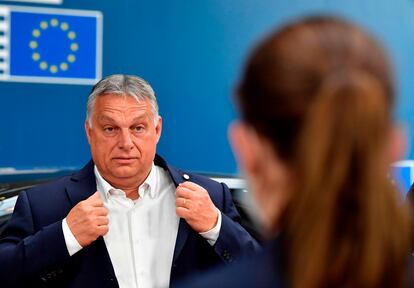 Orbán, a su llegada a la cumbre europea que pactó en julio el fondo de recuperación.