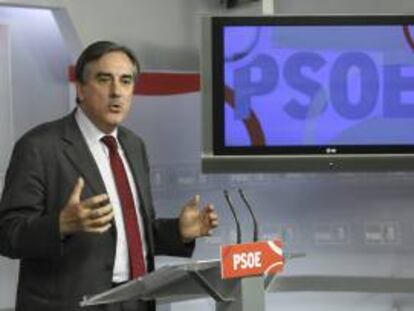 El portavoz de Economía del grupo socialista en el Congreso, Valeriano Gómez. EFE/Archivo