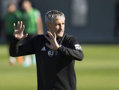 Quique Seti&eacute;n, durante un entrenamiento del Betis.