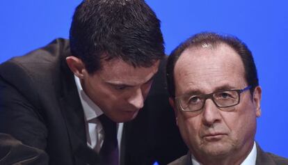 Manuel Valls parla amb François Hollande.
