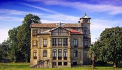 El Palacio de Partarríu, en Llanes, ha sido escenario de películas como El orfanato, de Juan Antonio Bayona, o La balsa de piedra, de George Sluizer.