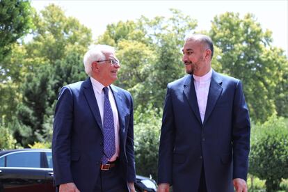 Josep Borrell, alto representante de la UE para Asuntos Exteriores, y Hossein Amir-Abdollahian, ministro de Exteriores de Irán, durante un encuentro en junio en Teherán.