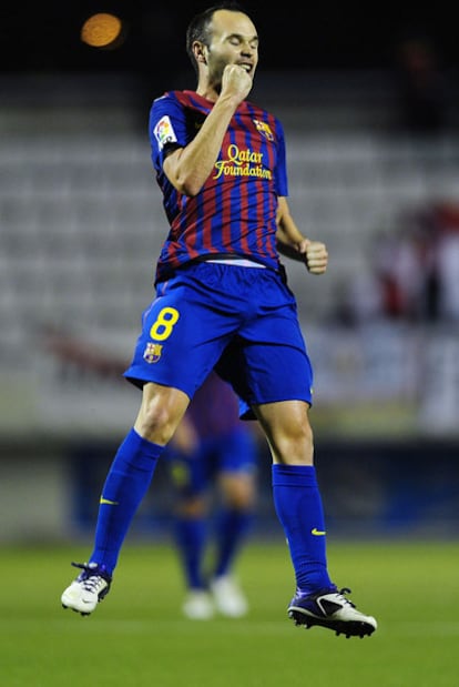Iniesta celebra su gol ante L'Hospitalet.