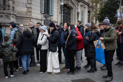 Turistas en el Paseo de Gracia de Barcelona a 3 de diciembre de 2024