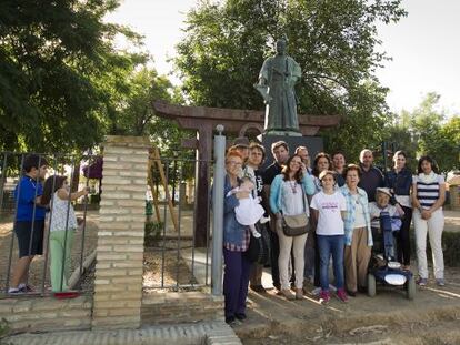 A group of residents from Coria del R&iacute;o, in Seville, all of whom have the surname &ldquo;Jap&oacute;n&rdquo; (Japan).