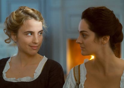 Adèle Haenel (izquierda) y Noémie Merlant, en el filme.