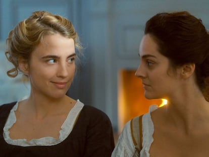 Adèle Haenel (izquierda) y Noémie Merlant, en el filme.