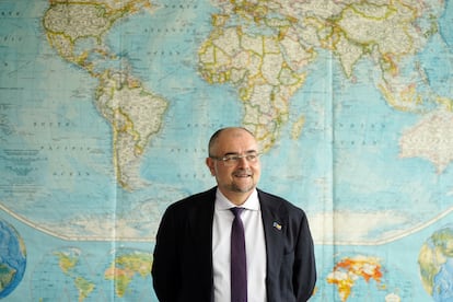 Bertrand posa en su oficina en Bogotá.