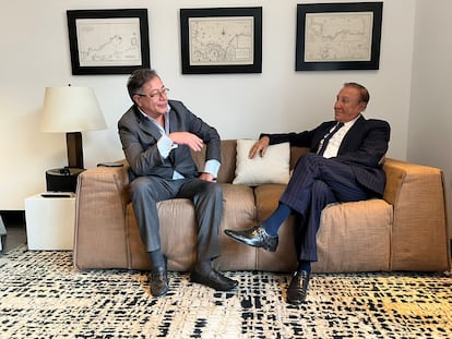 El presidente electo de Colombia, Gustavo Petro, se reunió con el excandidato presidencial, Rodolfo Hernández, en Bogotá, el 28 de junio de 2022.