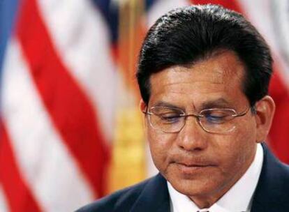 El fiscal general (ministro de Justicia) de Estados Unidos, Alberto Gonzales, durante su comparecencia ayer en Washington para anunciar su dimisión.