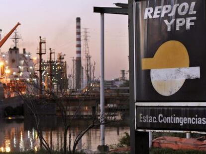 La Terminal Dock Sud, de la petrolera YPF, en la ciudad de Avellaneda, en la provincia de Buenos Aires (Argentina)