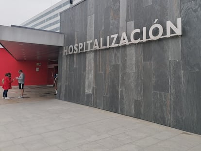 Entrada del Hospital Central Universitario de Asturias.
