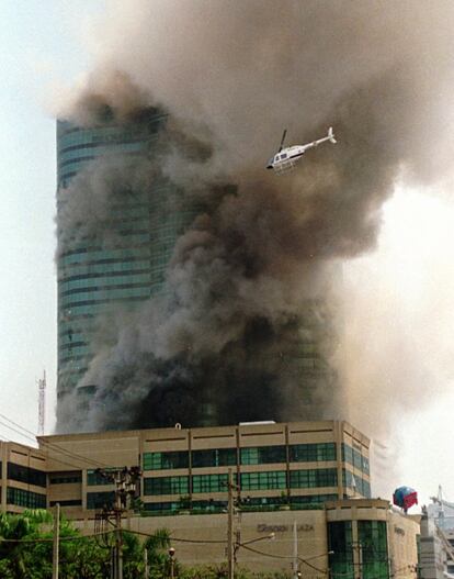 <b>23 de febrero de 1997</b>. El edificio de 36 pisos que albergaba ell hotel President de Bangkok (Tailandia) ardió provocando la muerte de una persona y heridas a otras tres.