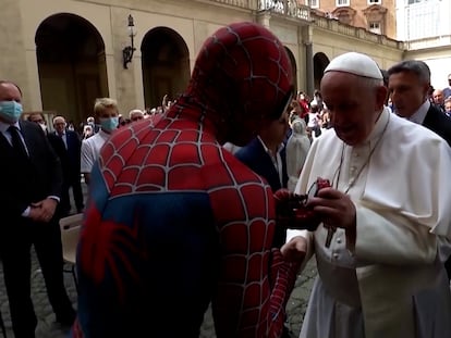 El Papa con Spiderman en el Vaticano.