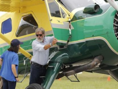 El actor ejerce de piloto junto a una joven de 16 años para promover la aviación entre los adolescentes