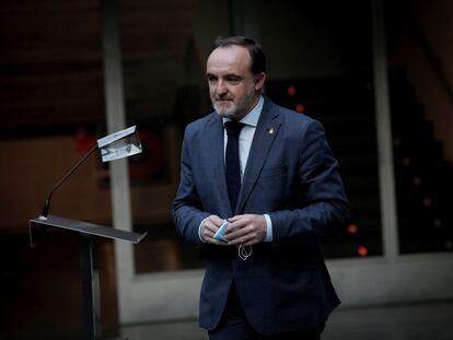 El presidente de UPN, Javier Esparza, a su llegada este jueves al pleno del Parlamento de Navarra.