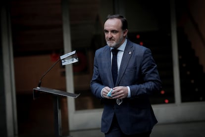 El presidente de UPN, Javier Esparza, a su llegada este jueves al pleno del Parlamento de Navarra.