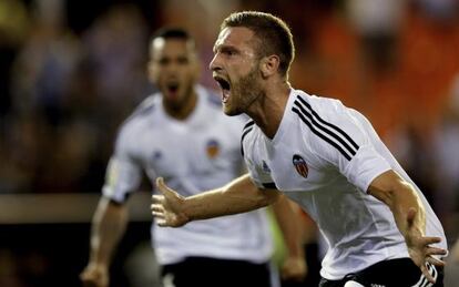 Mustafi, tras marcar al Granada en Mestalla.