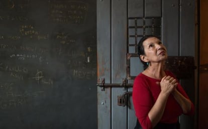 Rose Nogueira, em visita a uma cela do Memorial da Resist&ecirc;ncia.