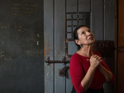 Rose Nogueira, em visita a uma cela do Memorial da Resist&ecirc;ncia.