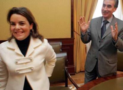 Soraya Sáenz de Santamaría y Ramón Jáuregui, en el Congreso.