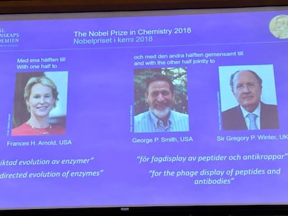 Momento do anúncio dos três ganhadores do Nobel de Química de 2018