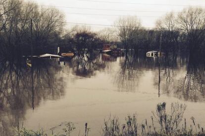 El desborde del r&iacute;o Luj&aacute;n, en la provincia de Buenos Aires, deja cientos de personas evacuadas.