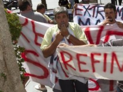 Manifestantes de la plataforma 'Refinería sí' protestan por la resolución