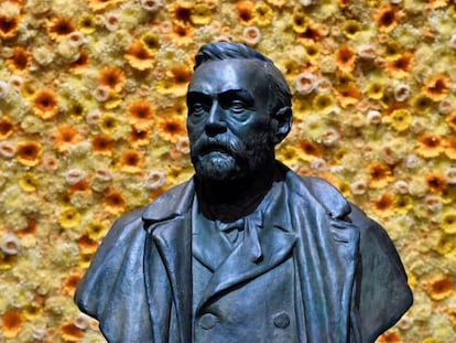 El Premio Nobel de Economía 2019 ha sido para el indio Abhijit Banerjee, la francesa Esther Duflot y el estadounidense Michael Kremer, anunció la Real Academia de las Ciencias de Suecia. En la imagen, el busto del fundador de los premios Nobel, Alfred Nobel.